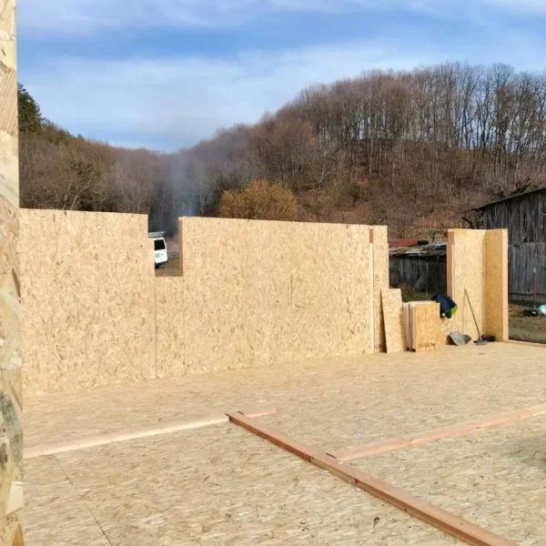 Casa Pe Structura Din Lemn Si Panouri SIP Realizata De Happy Home Corporation Pe Piloni 5